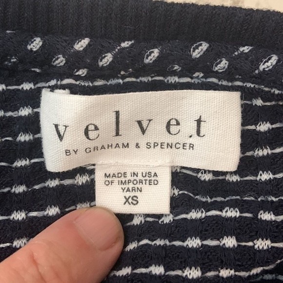 Velvet by graham & Spencer XS navy/white knit cold shoulder 3/4 sleeve top - Picture 4 of 6